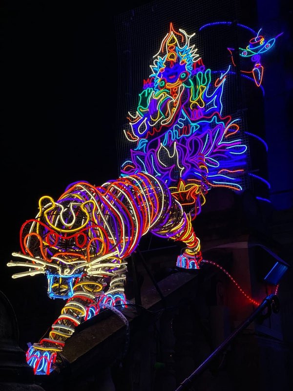 How to select artwork that complements your home's style?