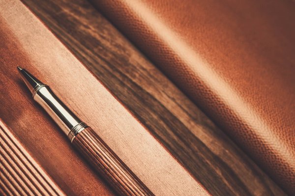 How to use color and texture to create a luxurious ambiance in your home ?